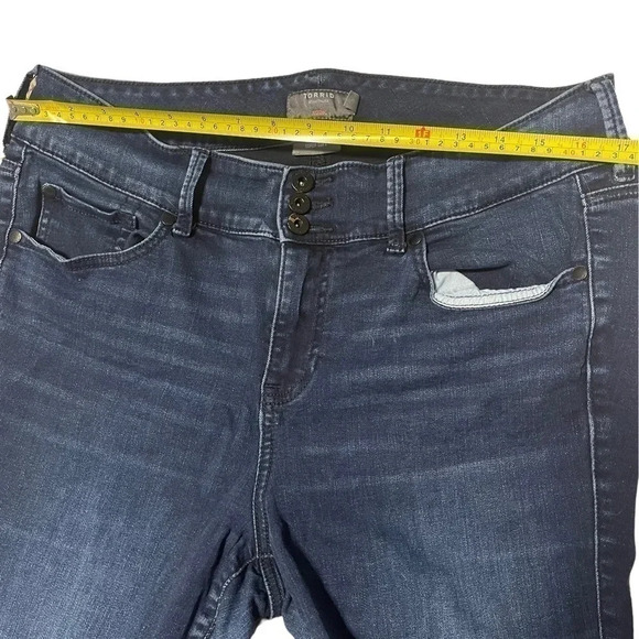 Torrid Jeggings - Super Stretch Dark Wash.  Size 14R, 27" Inseam. Preloved - Picture 4 of 10